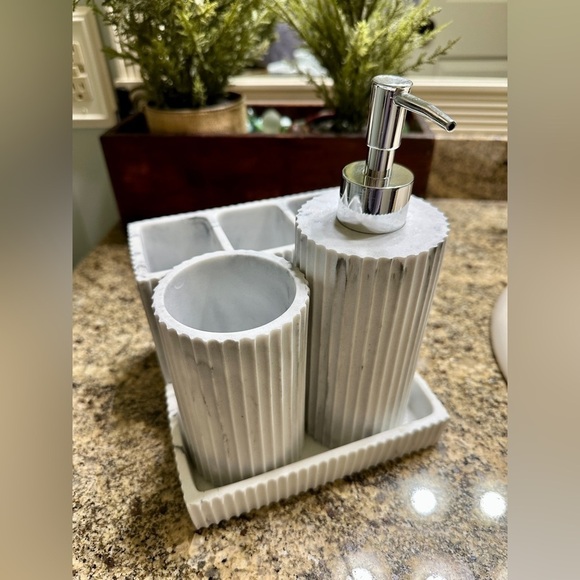 WHITE FLUTED FAUX, MARBLE BATH ACCESSORIES. CLEAN LINES & TIMELESS LUXURY.